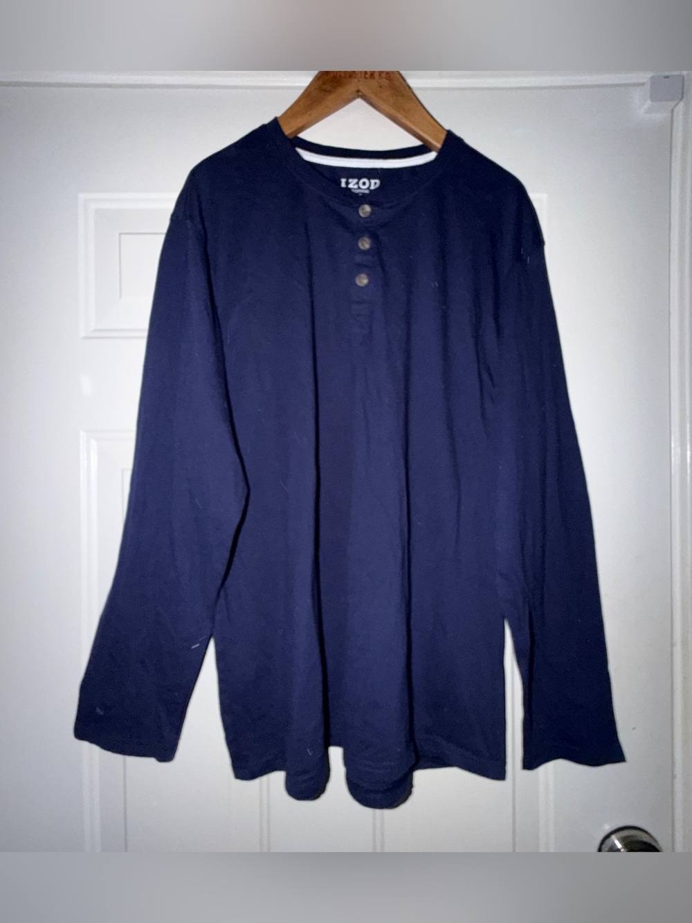 Izod Navy Blue Long Sleeve Henley Pullover. Men’s XL